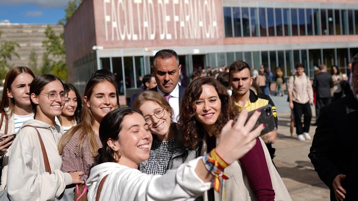 Isabel Díaz Ayuso tras un acto en la Universidad Complutense.