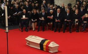Els reis Joan Carles i Sofia assisteixen al funeral de Fabiola.