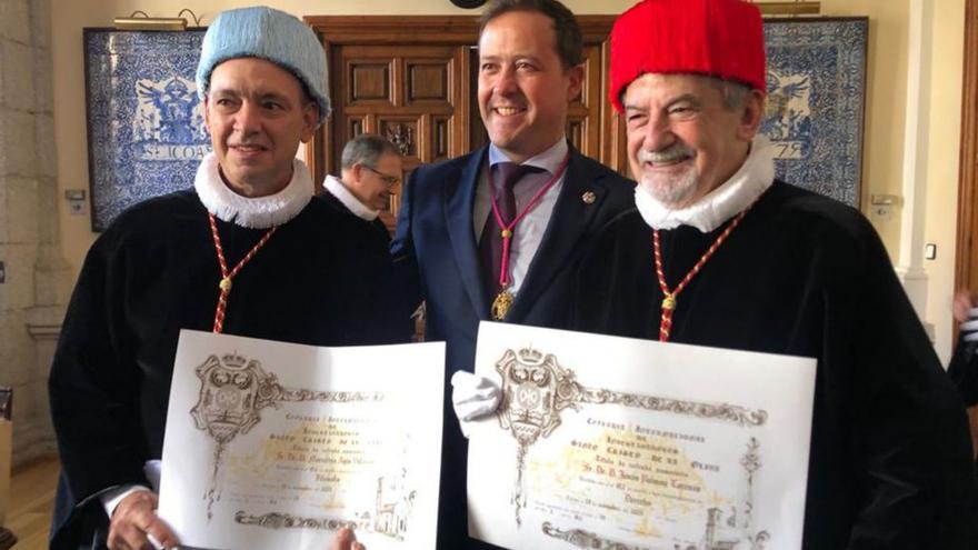 Xesús Palmou recibe el diploma de ingreso a la Cofradía de Investigadores de Toledo