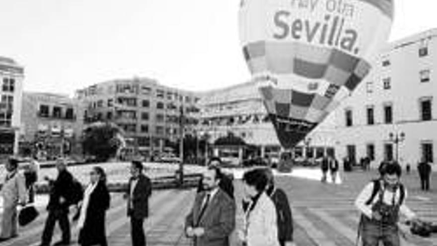 La oferta turística de Sevilla recala en la plaza de San Atón