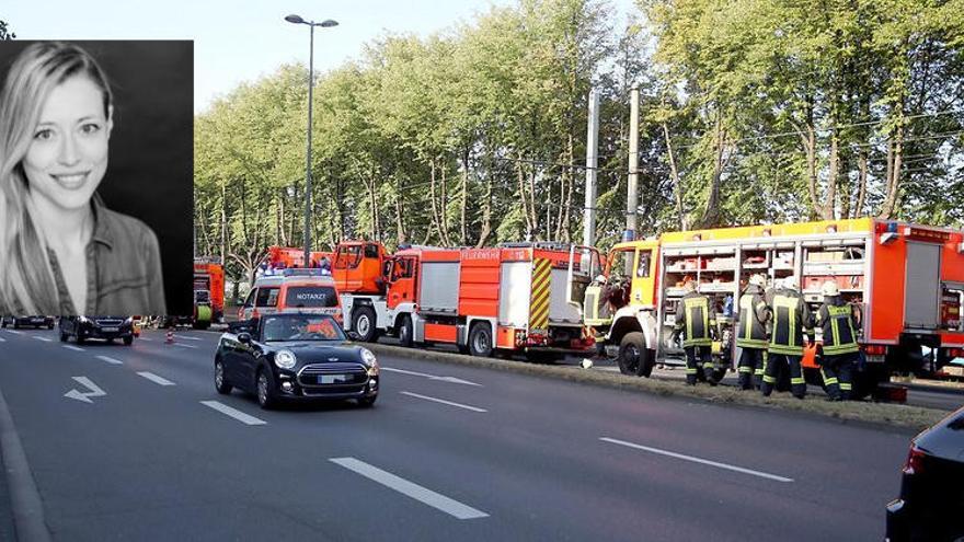 Serveis d&#039;emergències al lloc de l&#039;atropellament mortal. Foto: Kölnische Rundschau/Nabil Hanano. Foto petita: Facebook.