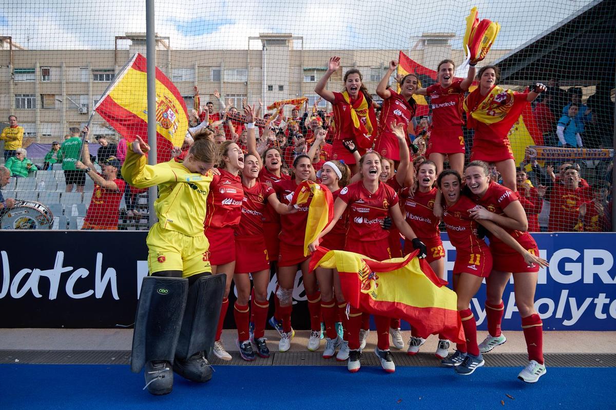 Celebración española tras ganar el billete a París 2024.