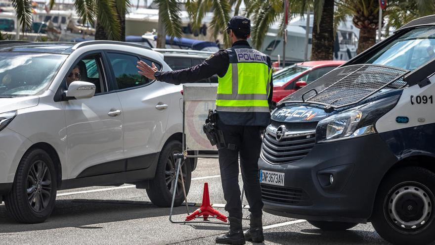 Dos detenidos por enfrentarse violentamente a los policías que les identificaron por saltarse el confinamiento