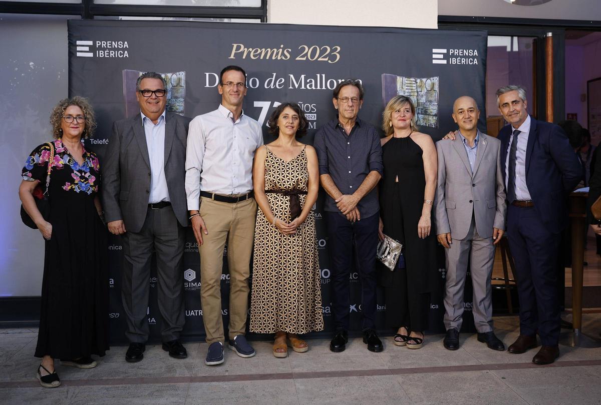 Carme Planells, dramaturga; Josep Roquer, Cadena SER; Jordi Mora, presidente de Pimem; Marisa Goñi, directora de Diario de Mallorca; Carles Molinet, director de Teatre del Mar; Neus Serra, secretaria general de Felib; Antoni Salas, alcalde de Costitx; y Michel Magnier, cónsul de Francia.