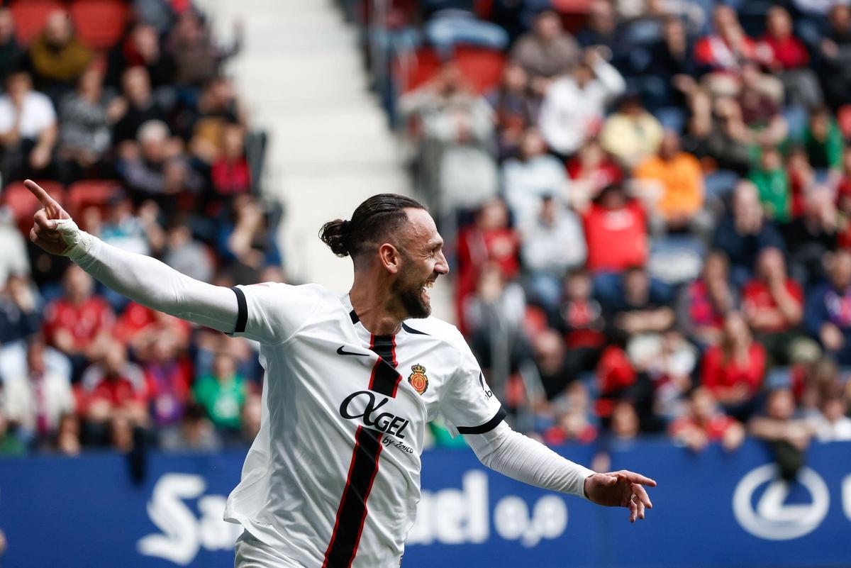 Muriqi celebra su primer gol en El Sadar.