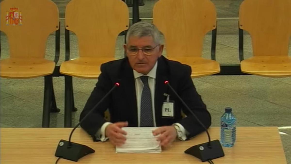 El exsubsecretario de la Conselleria de Sanidad, Rafael Peset, durante su declaración.