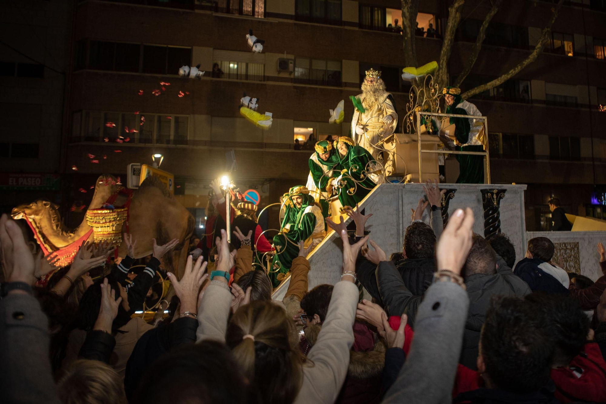 Los Reyes Magos emocionan en Cartagena