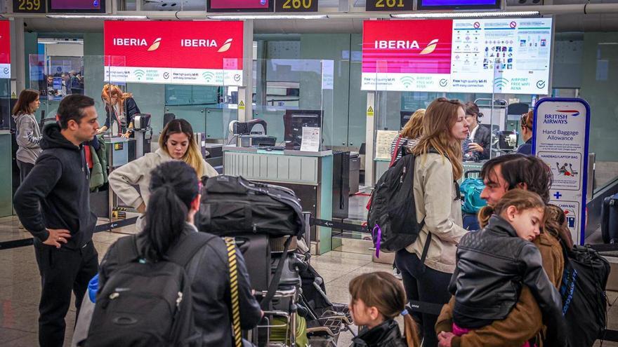 Adiós a sacar los líquidos y portátiles de la maleta: la nueva norma que llega a España