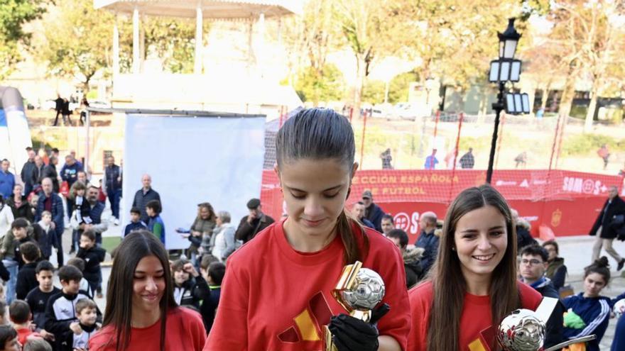 Pontevedra ya luce la Copa del Mundo Femenina