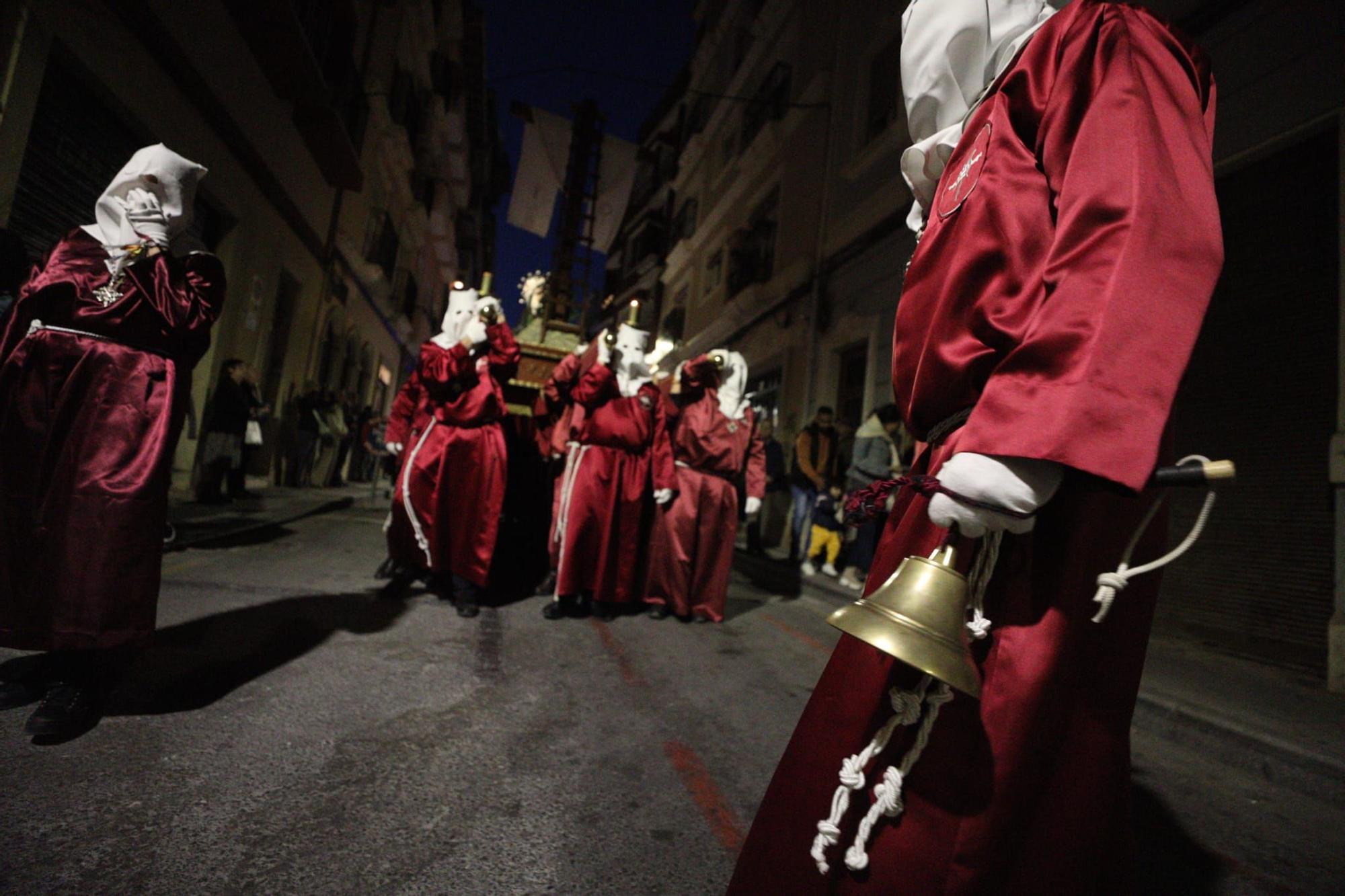 Pasión en el Viernes Santo de Alicante en la procesión del Santo Entierro