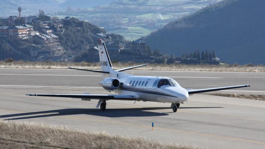 Una aeronau a l&#039;aeroport de la Seu