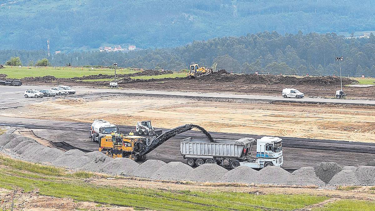 Pico y pala en Peinador para reabrir el aeropuerto a final de mes