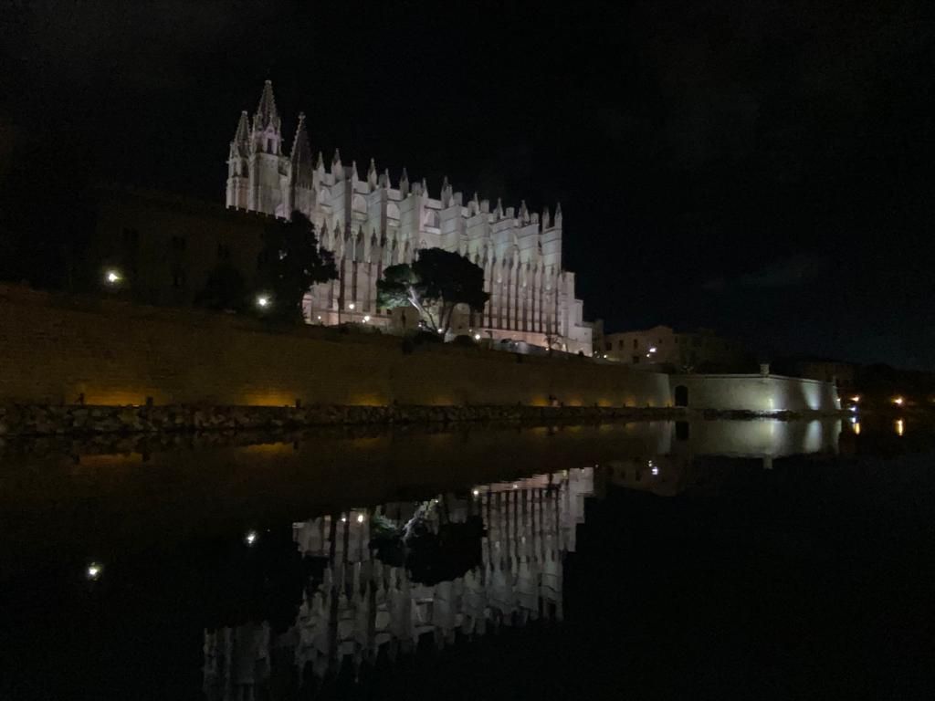 So hell strahlt die Kathedrale von Palma mit der neuen Beleuchtung