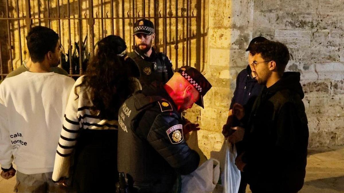 La Policía Local de València hará controles en nueve barrios de la ciudad durante la noche de Halloween 2025.