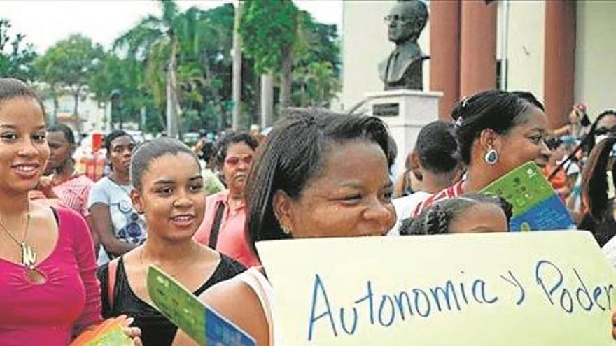 Una escuela capacita en política a mujeres dominicanas