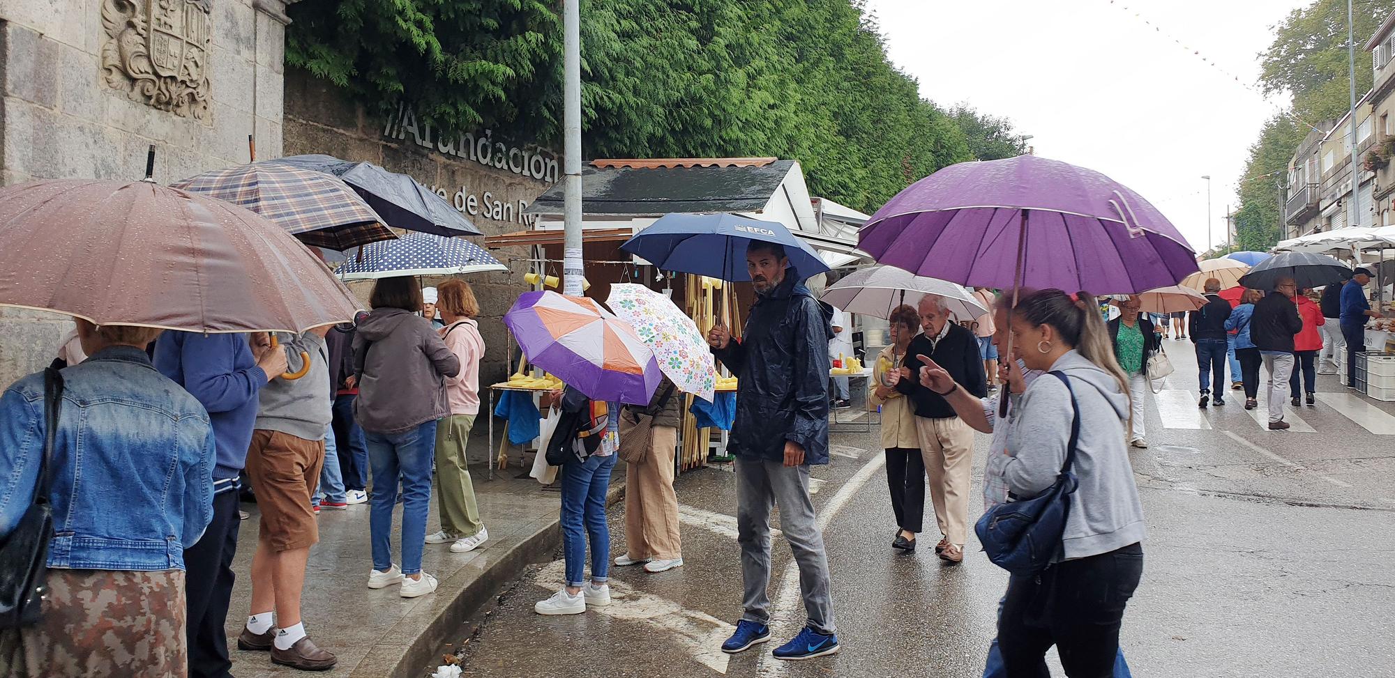 Vigo celebra un San Roque pasado por agua