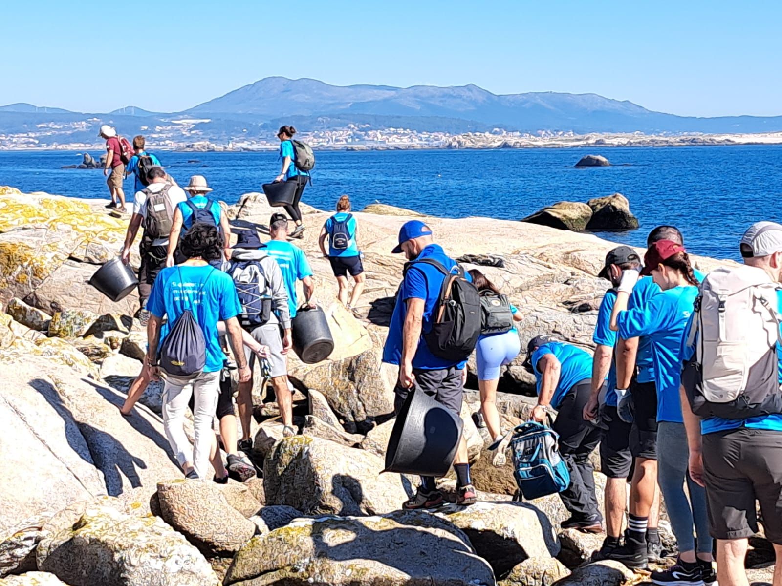 Nueva jornada de eliminación de basura marina en Sálvora, con el programa Plancton de Afundación.