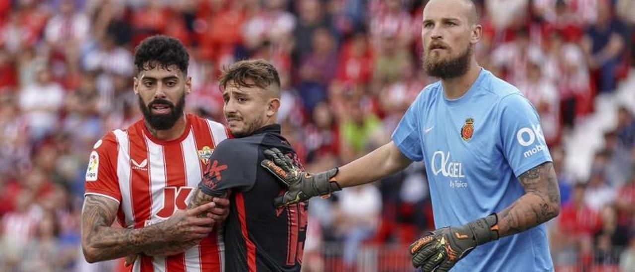 Rajkovic, junto a Maffeo y Samú Costa.