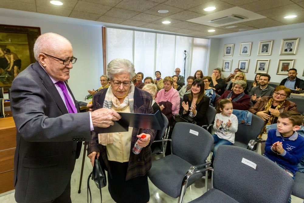 Entrega del Escudo al primer policía Finestrat