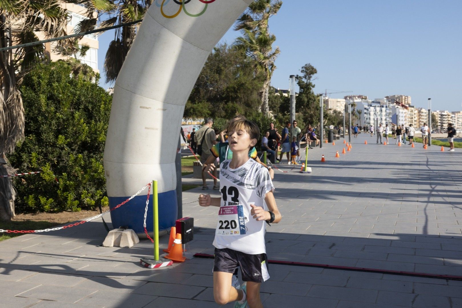 Así fue en imágenes una nueva edición de la carrera solidaria de AFA Torrevieja