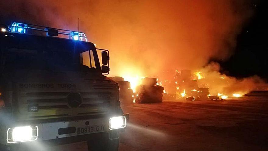 Retén de los Bomberos que controlaron el fuego. | Bomberos Toro