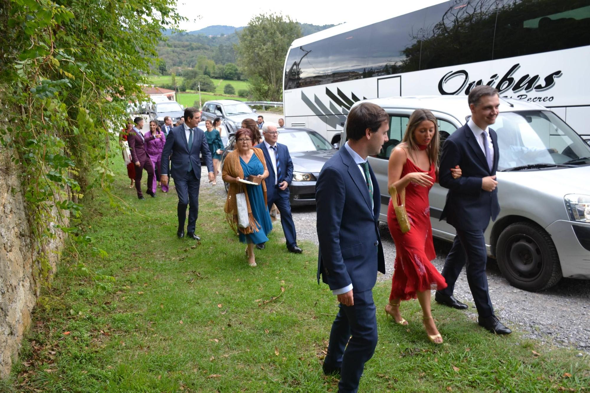 El Rey Felipe VI, testigo de excepción en la boda de su ahijado en Gijón (en imágenes)