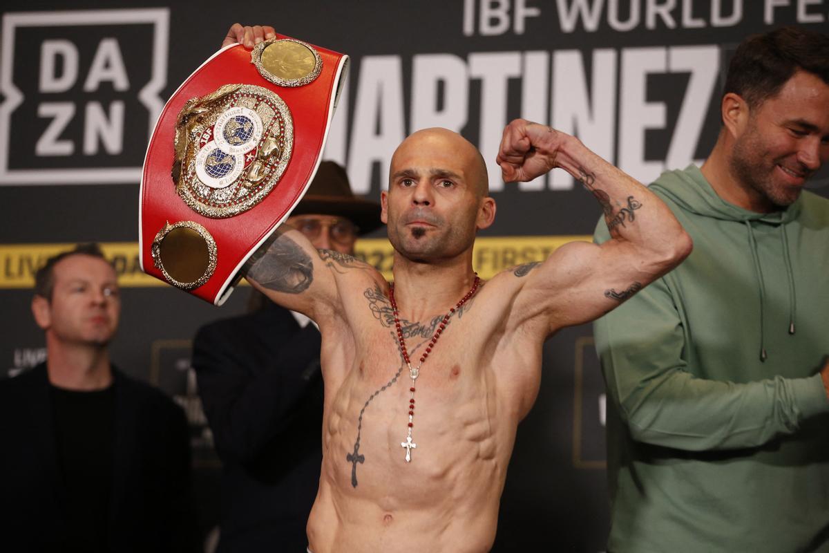 Kiko Martínez con el cinturón de campeón del mundo peso pluma IBF