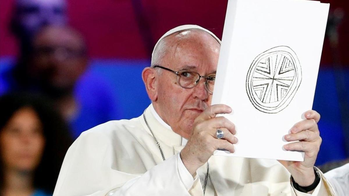 zentauroepp44711165 file photo  pope francis holds the book of the gospels as he180821135534