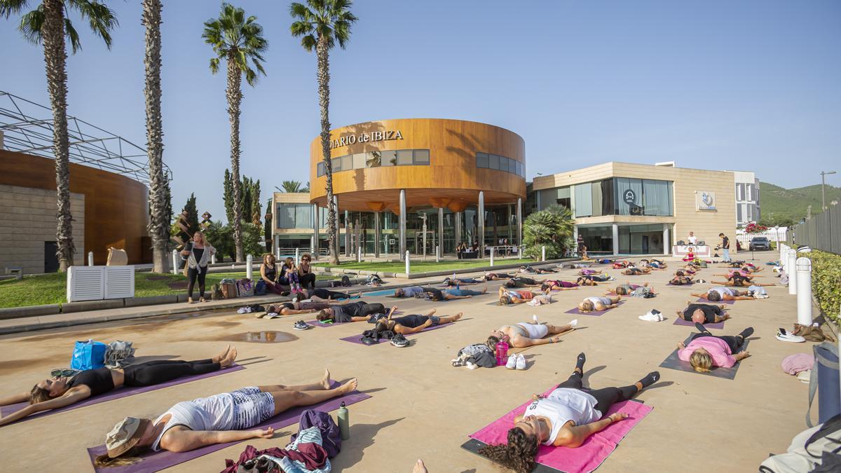 Discovering yoga en Diario de Ibiza octubre 2022