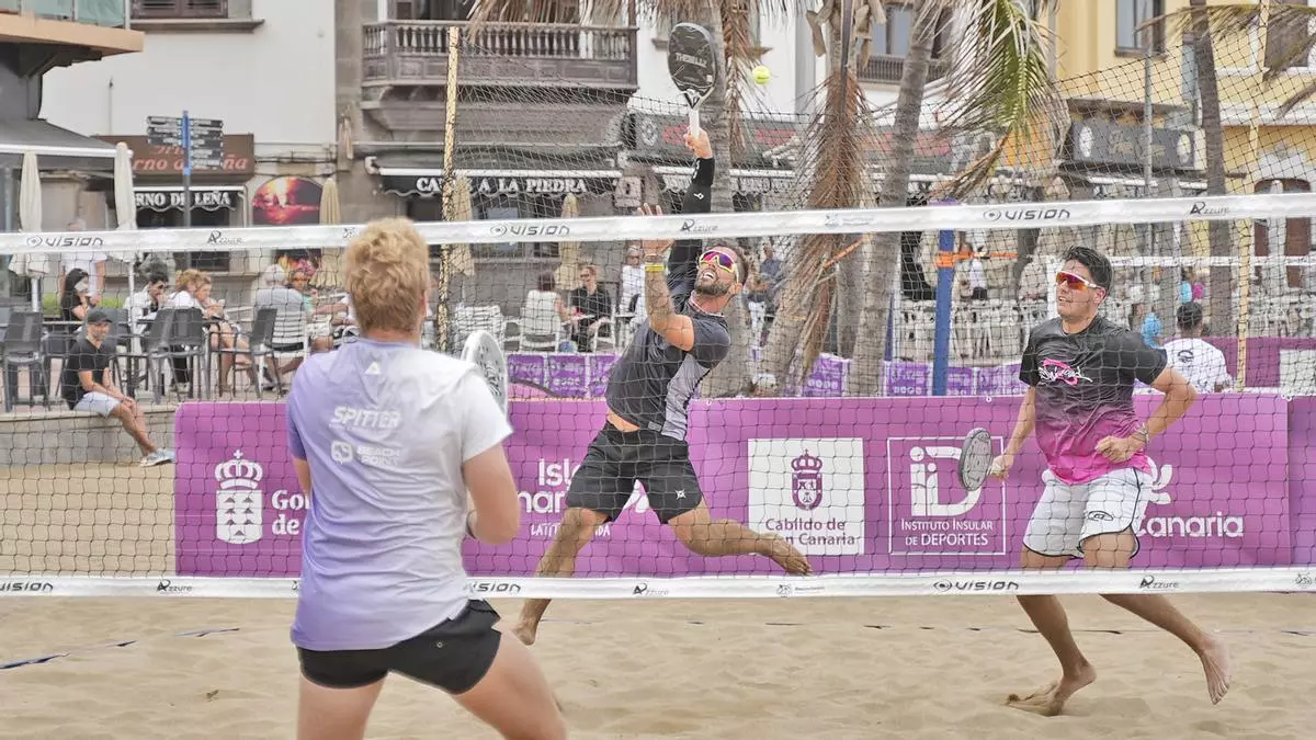 Antomi Ramos y Ariadna Costa reinan en la categoría mixta del ‘Grand Slam’ de tenis playa de Las Canteras