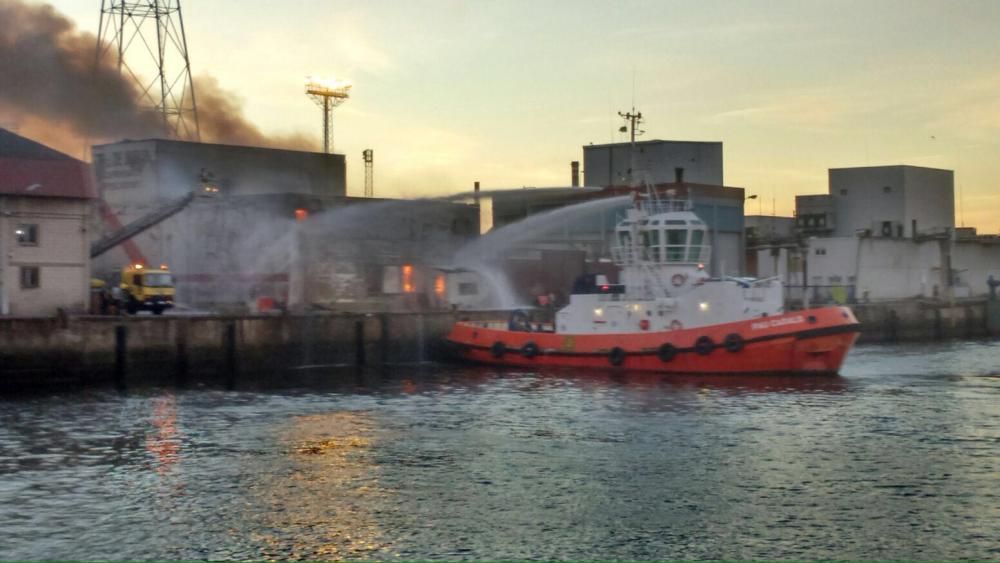 Incendio en la antigua fábrica de hielo de Avilés