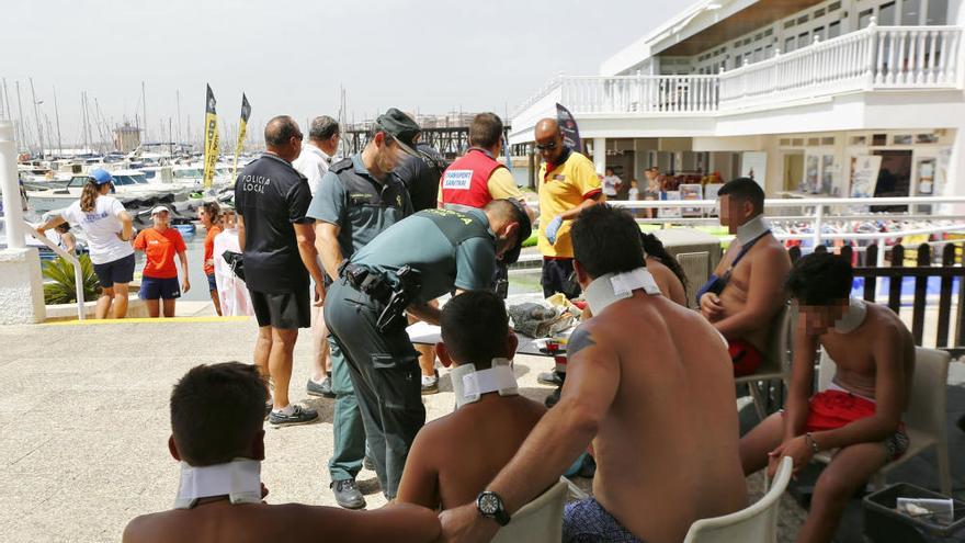 Rescatan a la tripulación de una embarcación que se hundía en Torrevieja