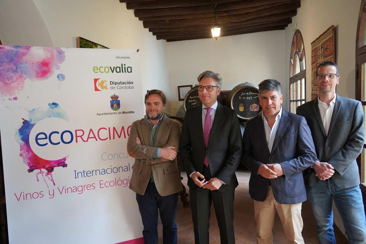 Las autoridades durante la presentación de Ecoracimo en Montilla.