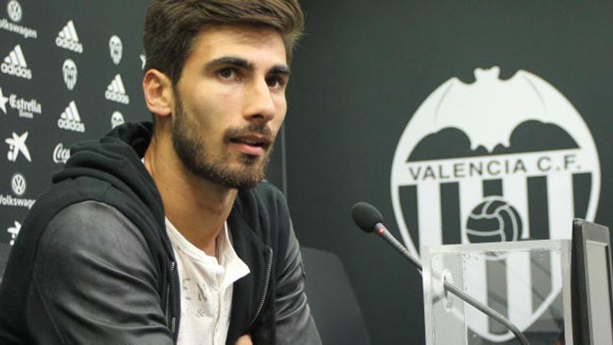 André Gomes, en rueda de prensa.