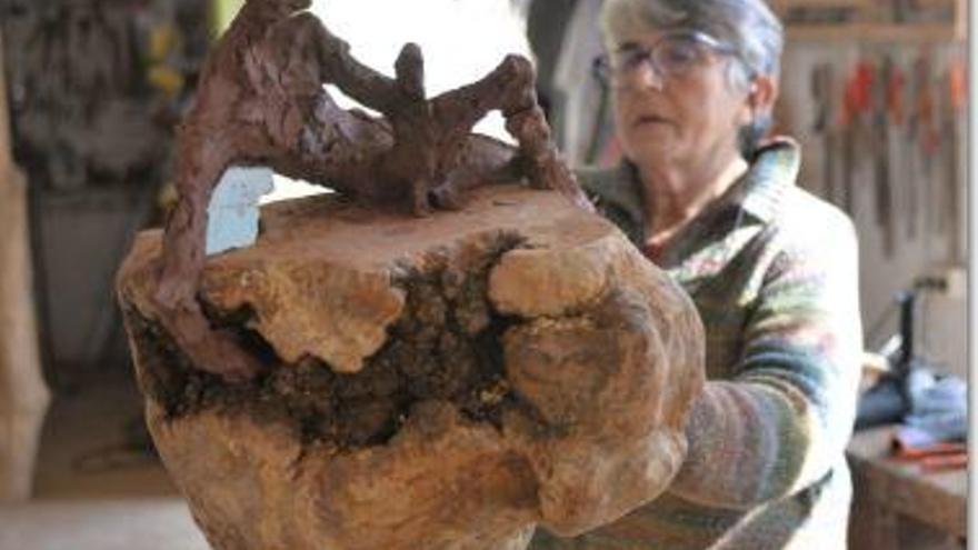 L&#039;artista amb una de les seves darreres obres