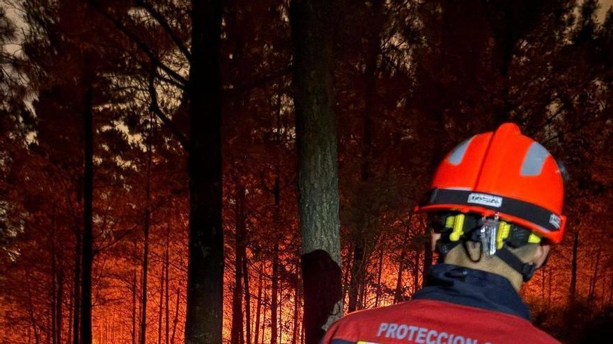 e causa de un incendio forestal en el Monte Castrove en Poio