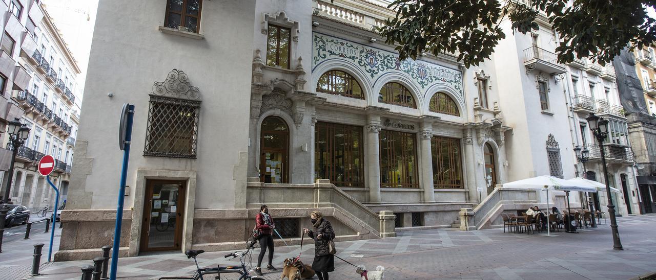 El edificio de Correos de la plaza Gabriel Miró