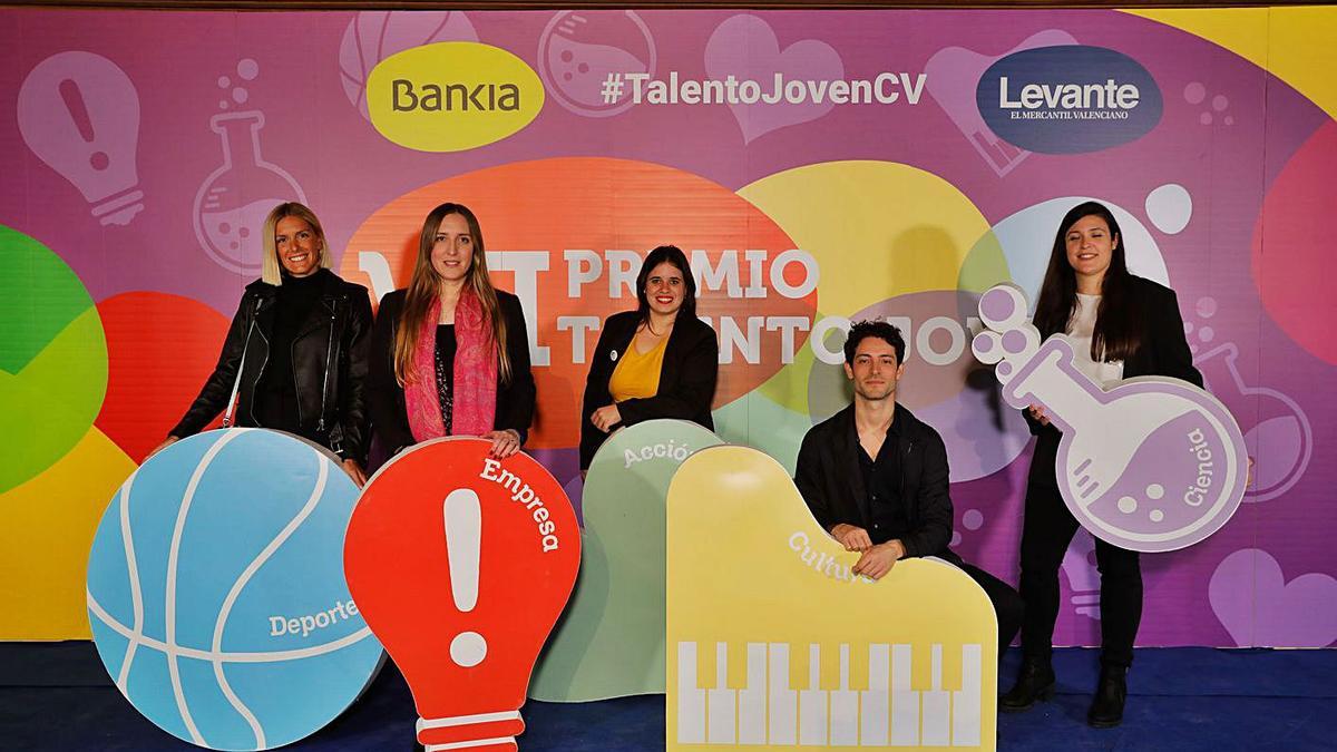 Los cinco ganadores de la última edición de los Premios Talento Joven.
