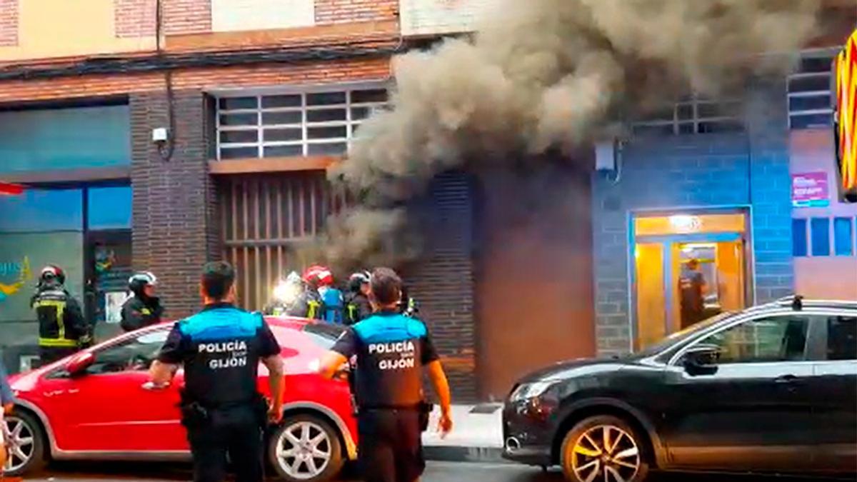 Incendio en la calle Campo Sagrado de Gijón
