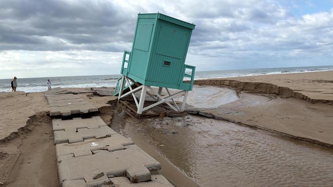 Desperfectos e inundaciones: así han quedado las playas de Tarragona tras las lluvias torrenciales
