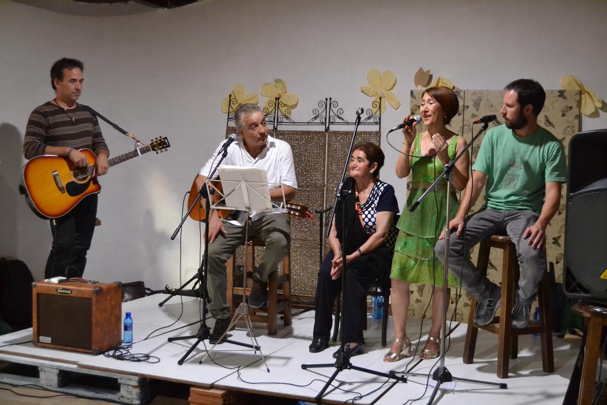 Lauro Anta, en un concierto con María Castaño en Robleda