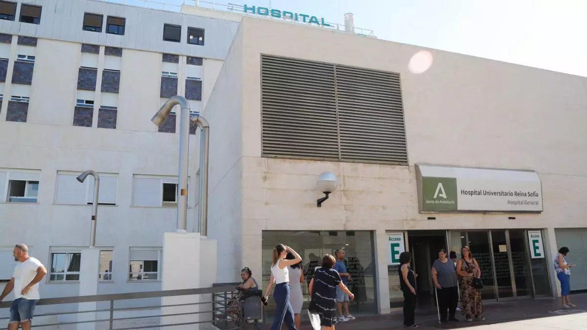 Uno de los accesos al hospital Reina Sofía.