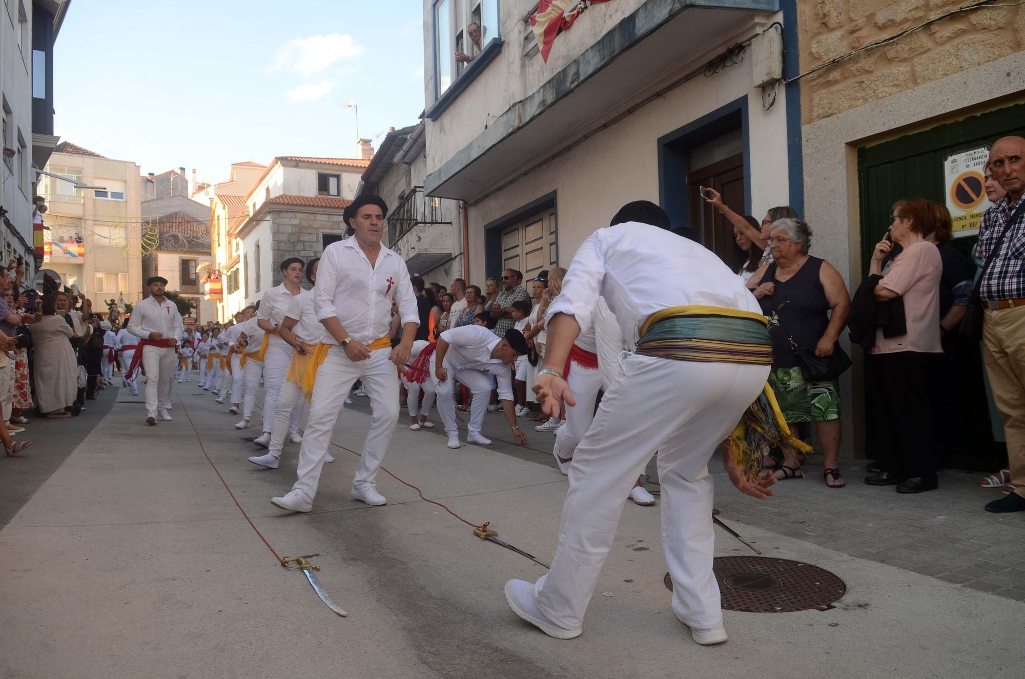 La "Danza de las Espadas" recupera en Carril todo su esplendor