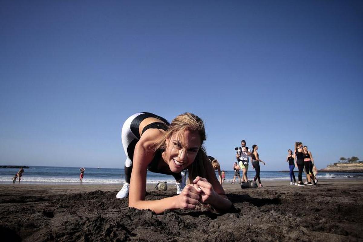 Las candidatas a Miss Universo España realizan actividades en la playa de Fañabé Las candidatas a Miss Universo España realizan actividades en la playa de Fañabé