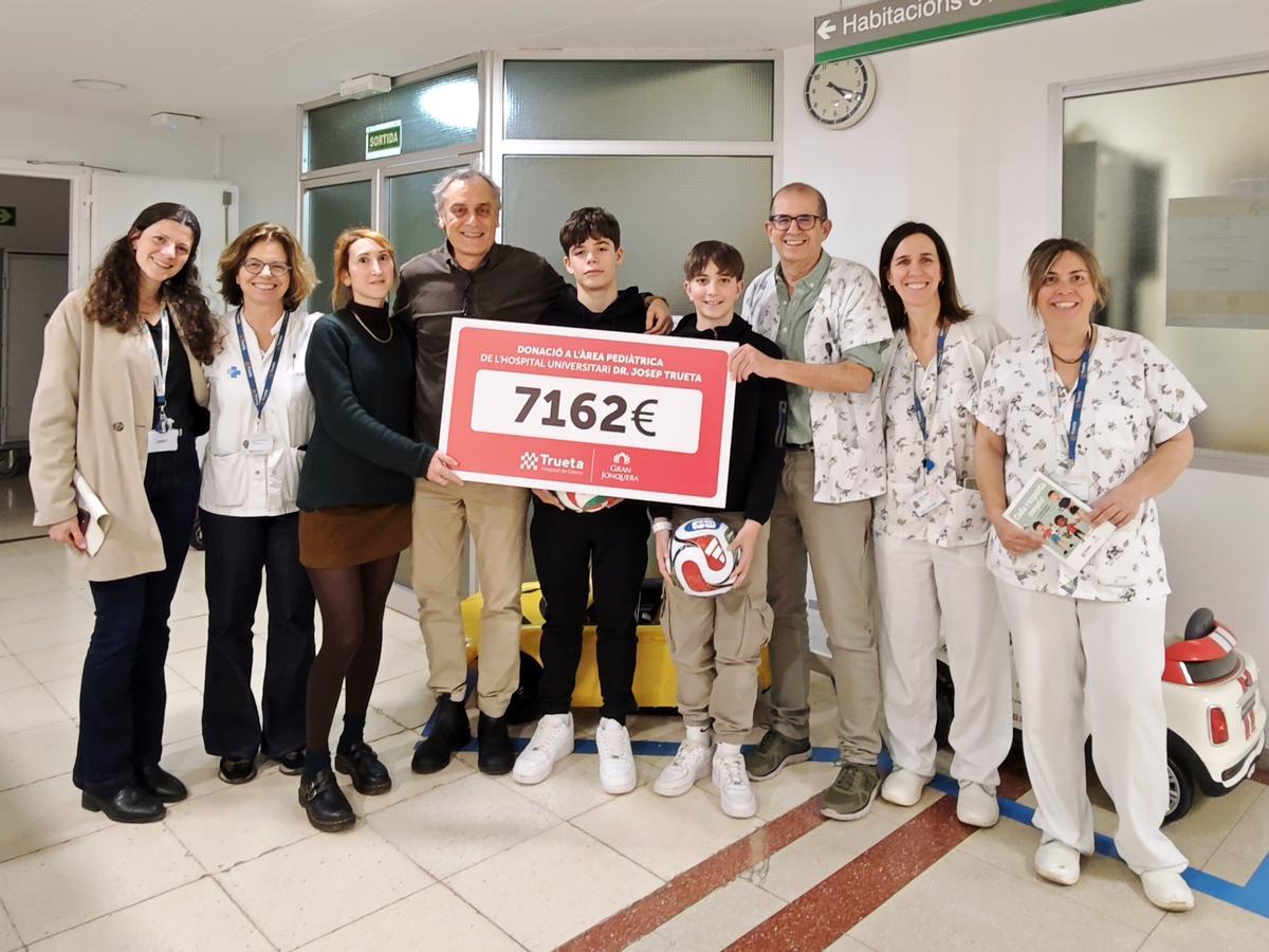 La donació del xec, aquest dilluns.