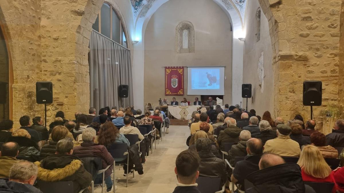 El Ayuntamiento de Villalpando, durante la presentación del libro «Maestro», dedicado a Andrés Vázquez.
