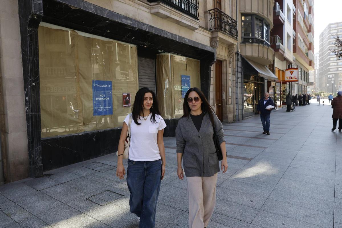 Gijón abraza el desembarco de grandes marcas a Corrida y Los Moros (en imágenes)