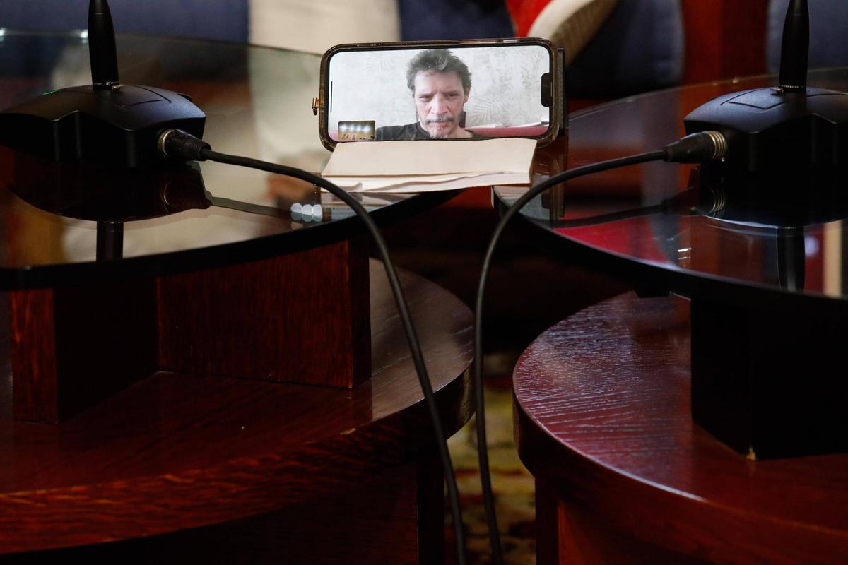 Peris-Mencheta durante la videoconferencia en la presentación de &quot;Blaubeeren&quot; en el teatro Palacio Valdés.