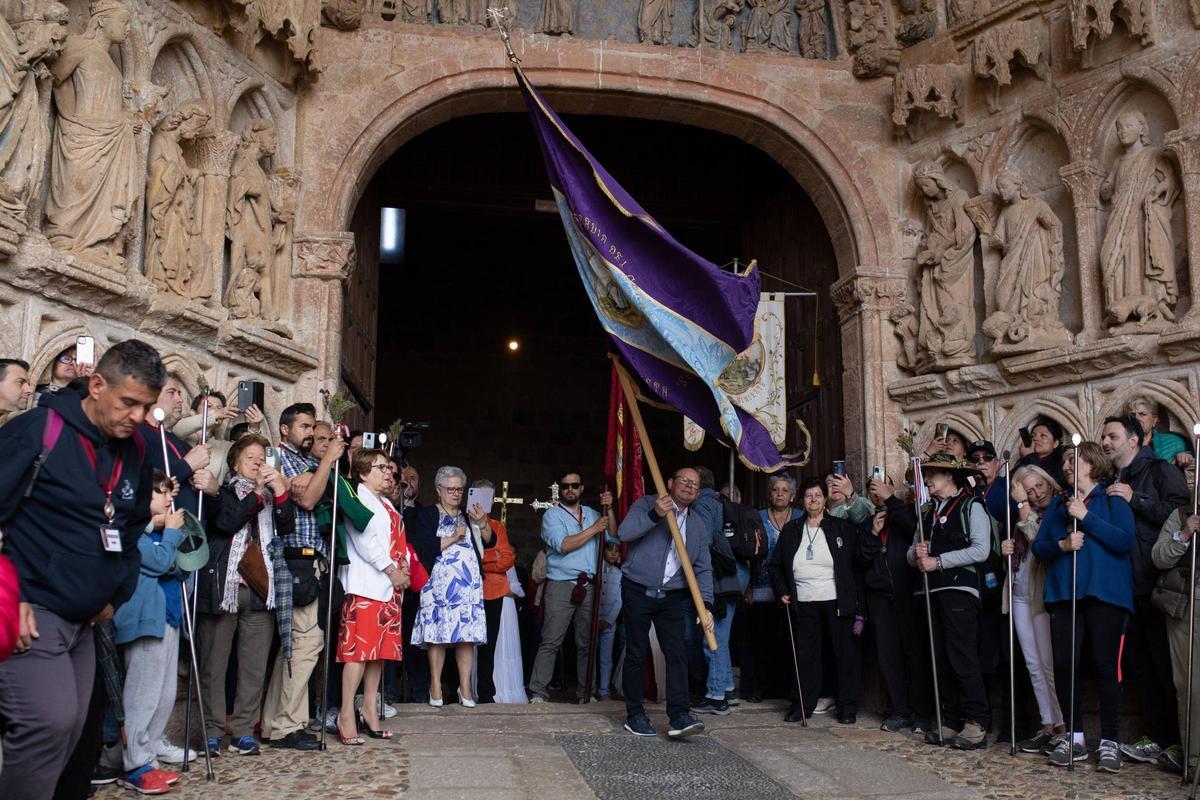 La romería de La Hiniesta: intercambio de pendones entre Zamora y el pueblo.