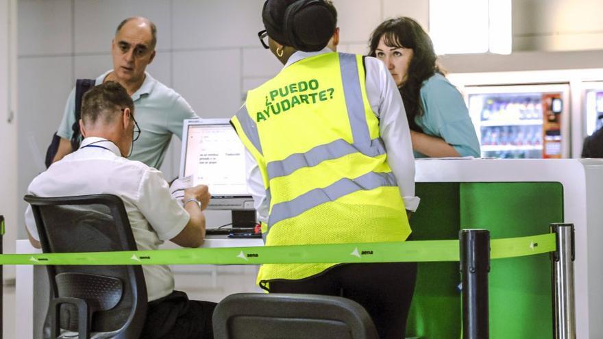 Sanción a un agente que se aprovechó de su uniforme en el aeropuerto de Palma